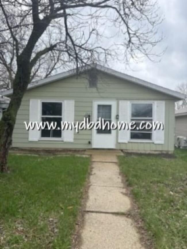 Building Photo - 1641 W 4th St