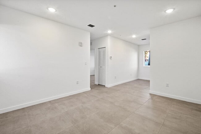 Photo - 1295 W 69th St