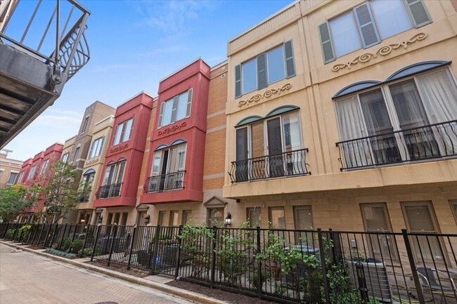 Photo - 849 W Ohio St Townhome