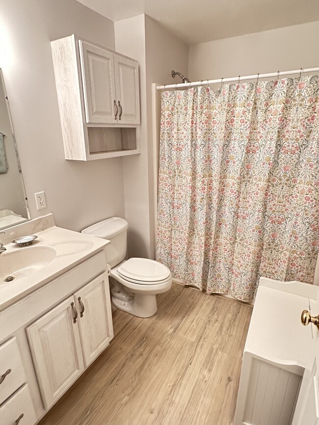 Photo - 8911 E Circle Dr N