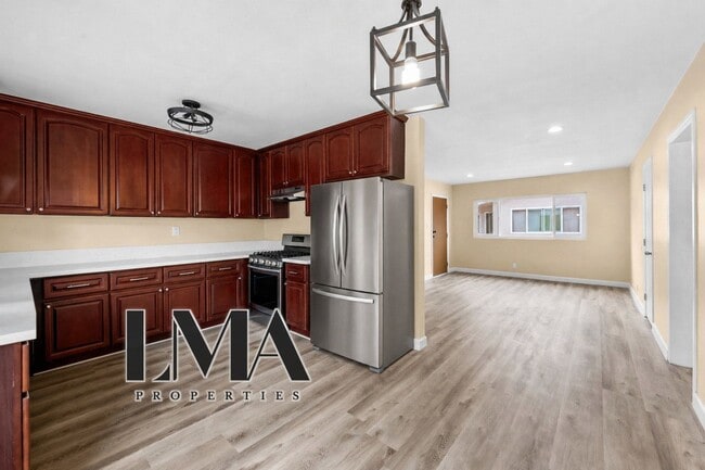 Building Photo - 4317 W 120th St Unit C
