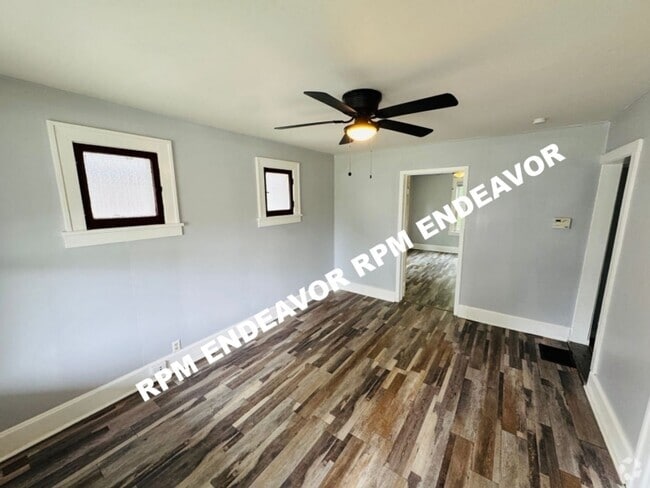 Building Photo - Charming 2-Bed Home in Quiet Hillsdale Nei...