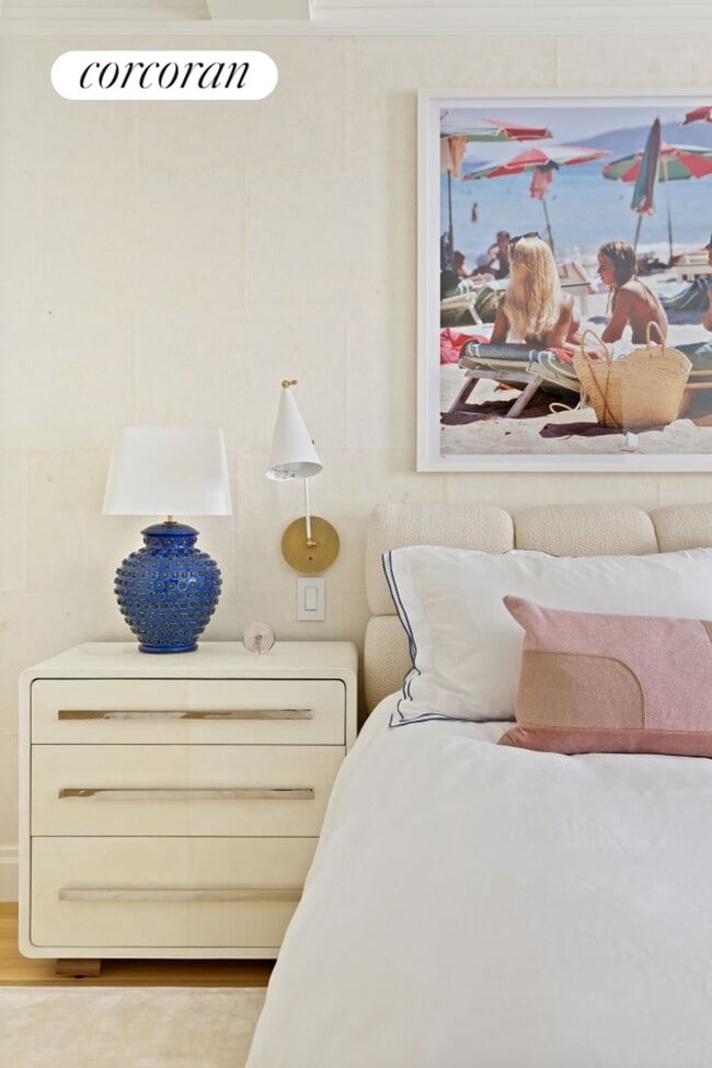 Photo - 28 E 10th St