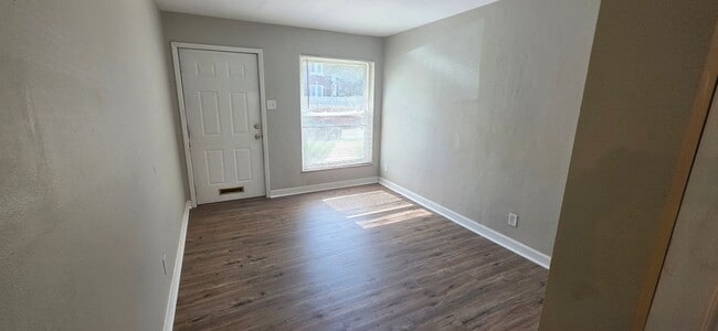 Photo - 735 Syracuse Ave Unidad 735-F Syracuse