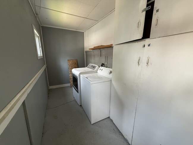 Photo - 104 Queen St N