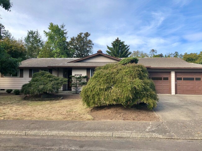 Home in Newberg near Chehalem Aquatic Cent... - Home in Newberg near Chehalem Aquatic Cent...