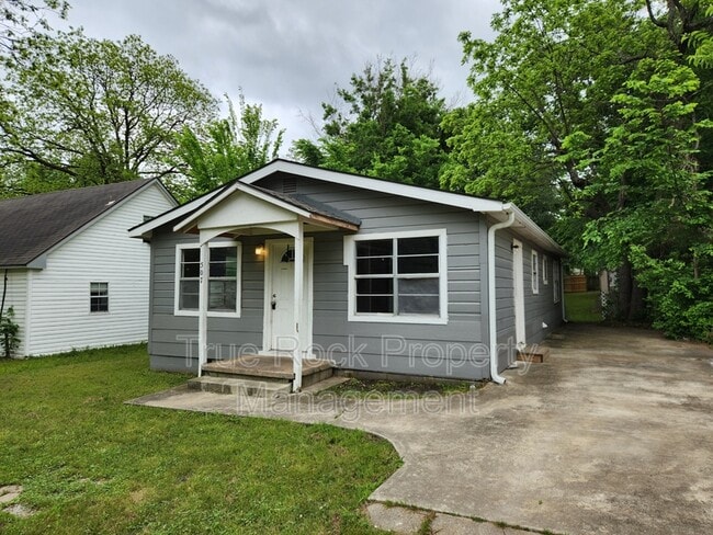 Building Photo - 507 W 19th