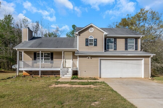 Building Photo - Quaint and comfortable- welcome to your new home