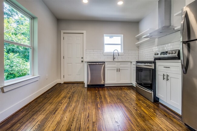 Photo - 2221 Rosewood St