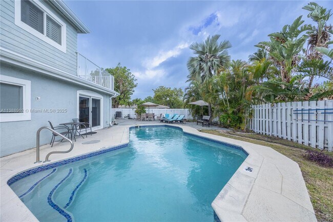 Photo - 1690 NE 25th Ave