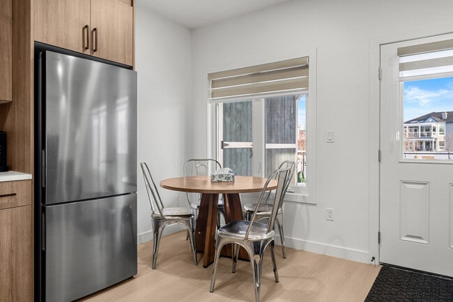 Photo - 142 Canoe Crescent SW Unit SI ID1386564P