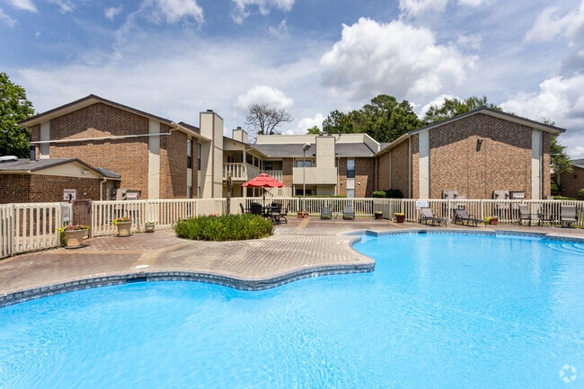 Piscina - Richmond Oaks Apartments