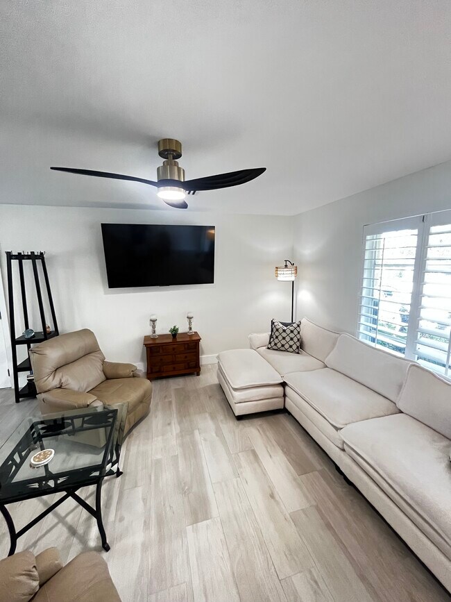 Photo - 27251 Patrick St