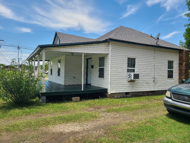 Photo - 101 E 2nd St