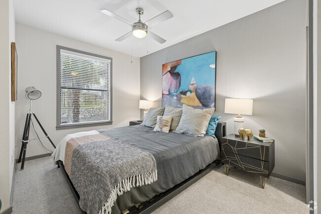 2BR, 2BA - 970SF - Primary Bedroom