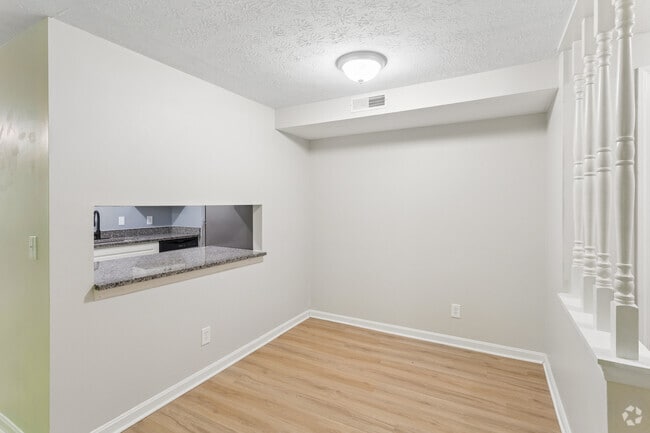 2BR, 1.5BA - 800SF - Dining Room