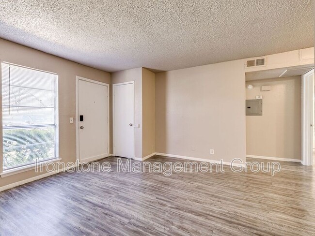 Photo - 4659 S Darlington Ave