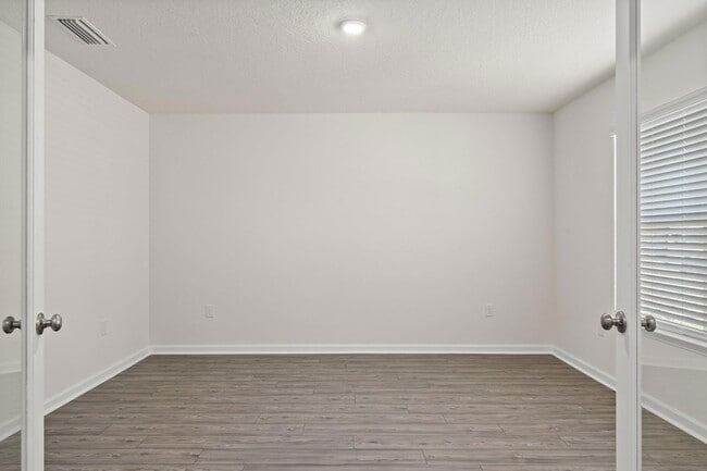 Photo - 794 Riverwalk Cir
