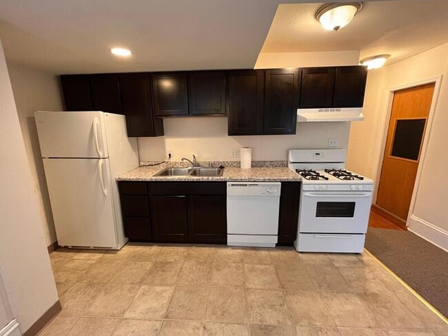Photo - 129 E Gorham St Unit 4