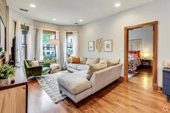 Building Photo - 846 W Newport Ave Rental