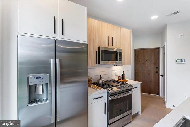 Photo - 2001 I St NE Unit 11