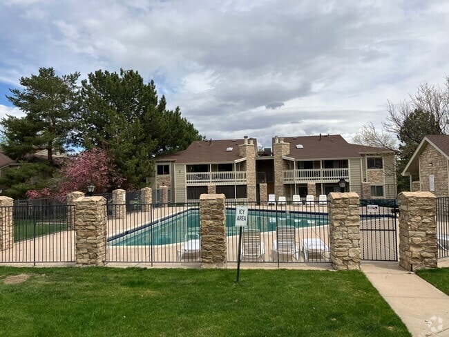 Building Photo - 8225 Fairmount Dr Unit 10-204 Rental