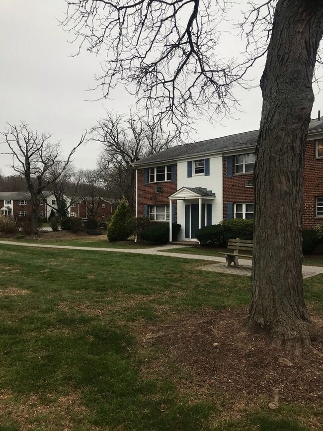 Photo - Studio in Rocky Hill - Heat & Hot Water In...