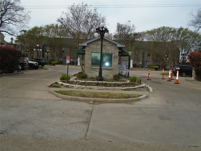 Photo - 6000 Reims Rd Unit 4001