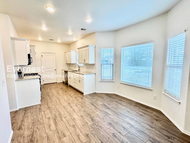 Photo - 321 E Redwood St