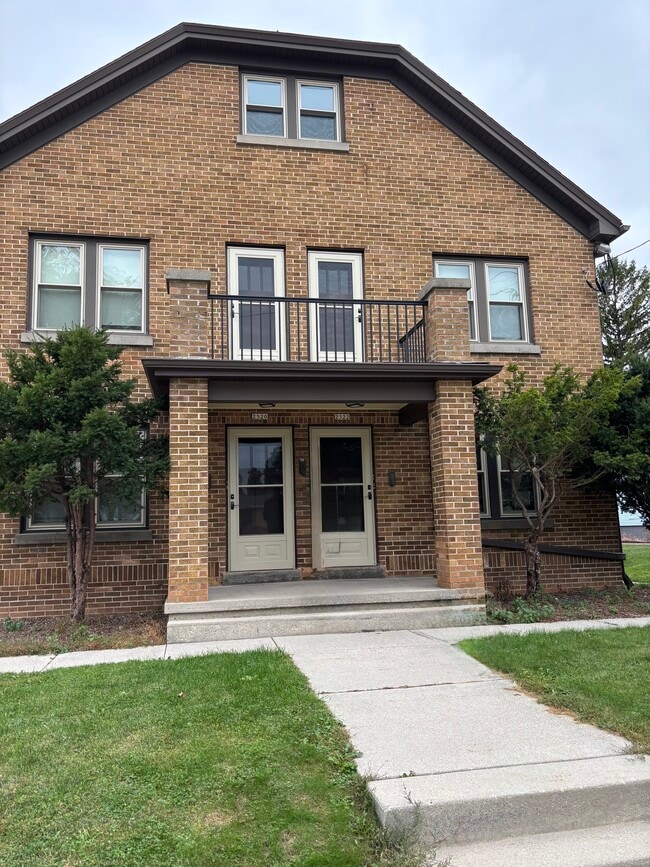 Photo - 2520 Calumet Dr