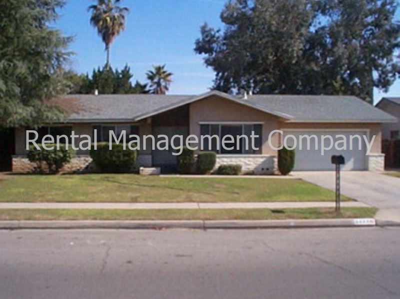 Next to a school! Walking distance to restaurants! - Next to a school! Walking distance to restaurants!