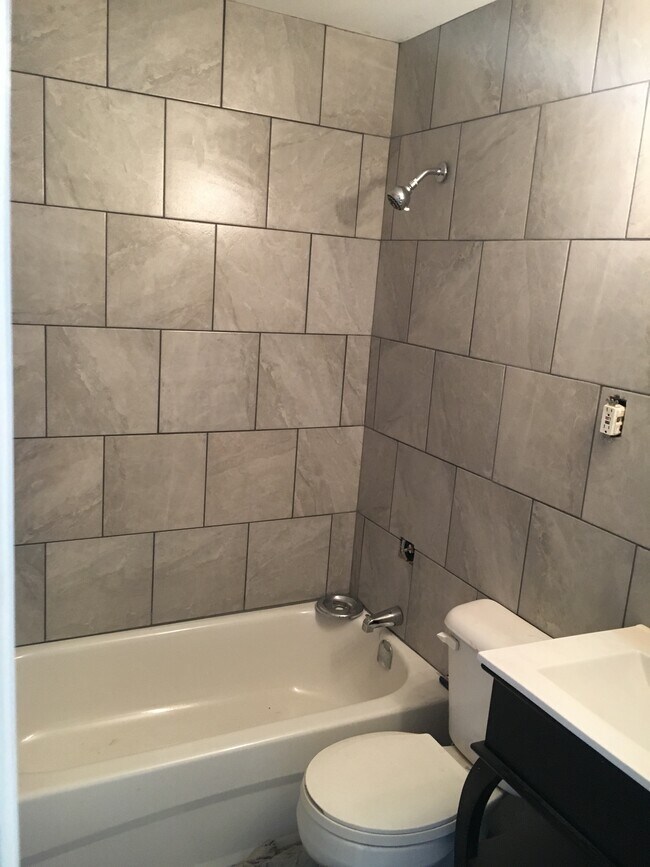 Photo - 311 Dufferin Av Unit 4