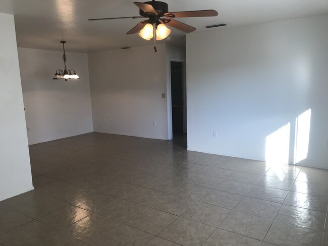 Photo - T3561 Unit B