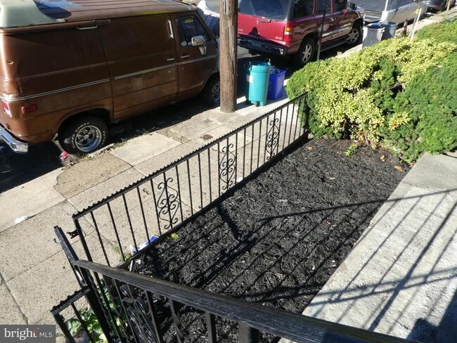 Building Photo - 1213 S 54th St