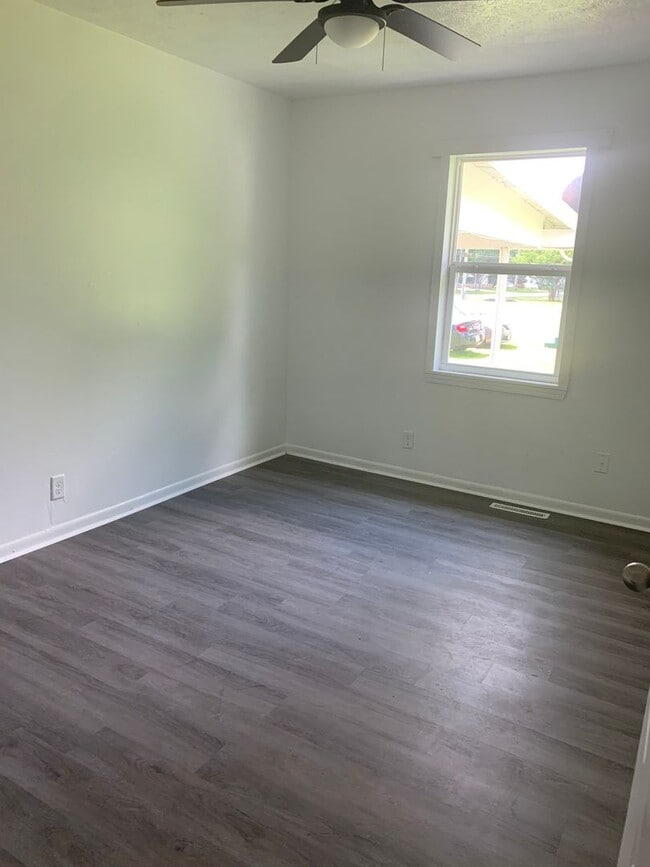 Photo - 2 bedroom 1 bathroom duplex with a Carport