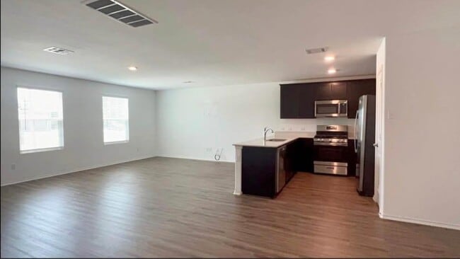 Photo - 343 Mica Trl