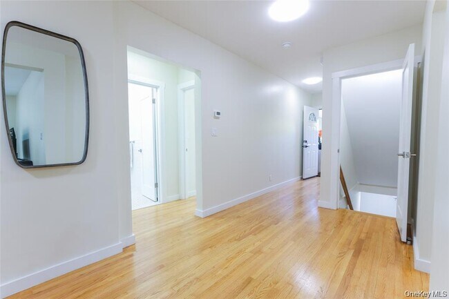 Photo - 25 Van Duzen Pl