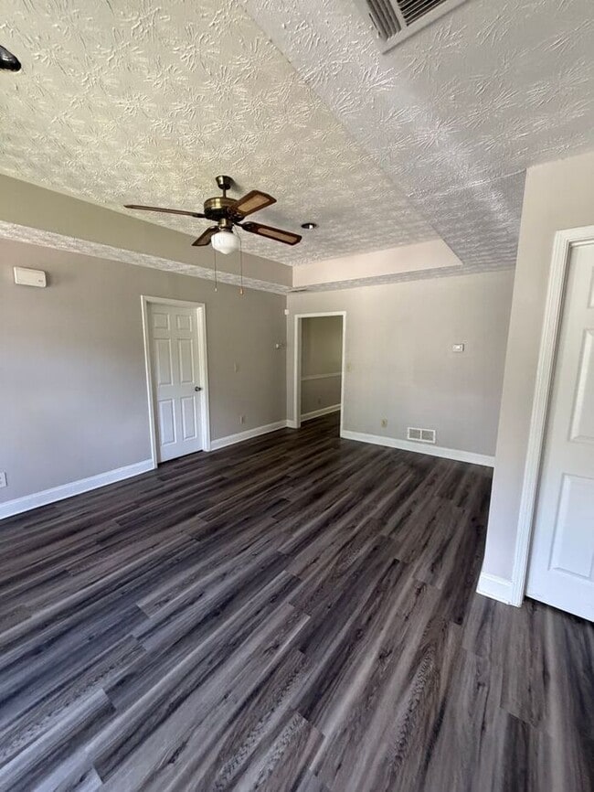 Cozy 3 bedroom 2 bath ranch duplex!