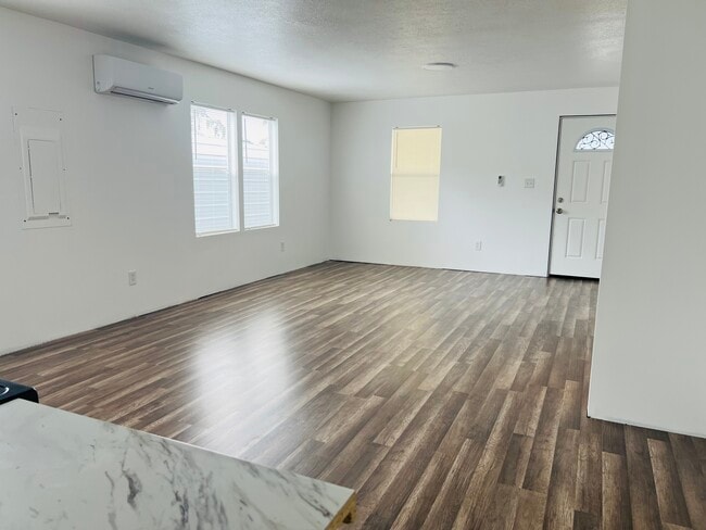 Photo - 898 SE St Johns St