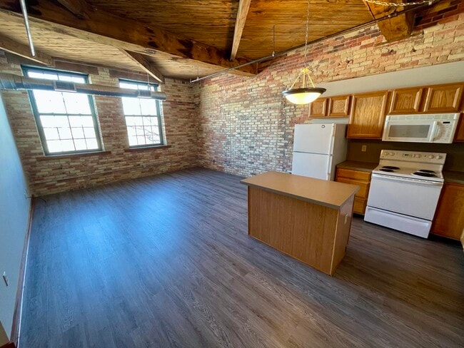 Building Photo - 940 Monroe Ave NW Unit 362