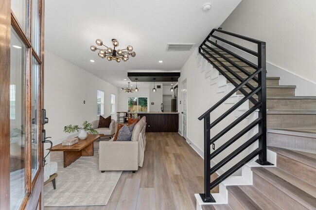 Photo - 8605 Amadwe St