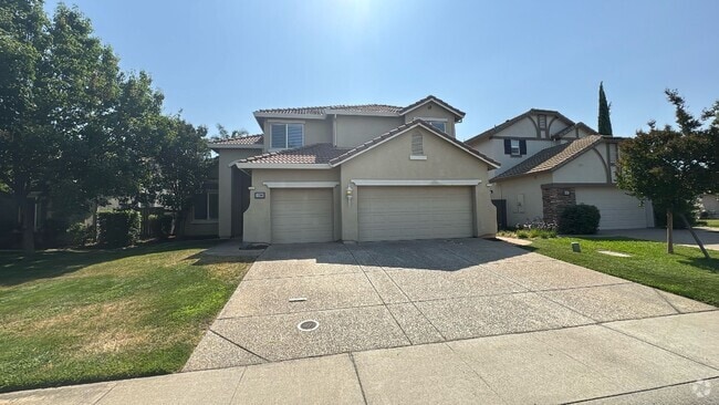 Building Photo - Beautiful 4 bedroom with loft in Anatolia!