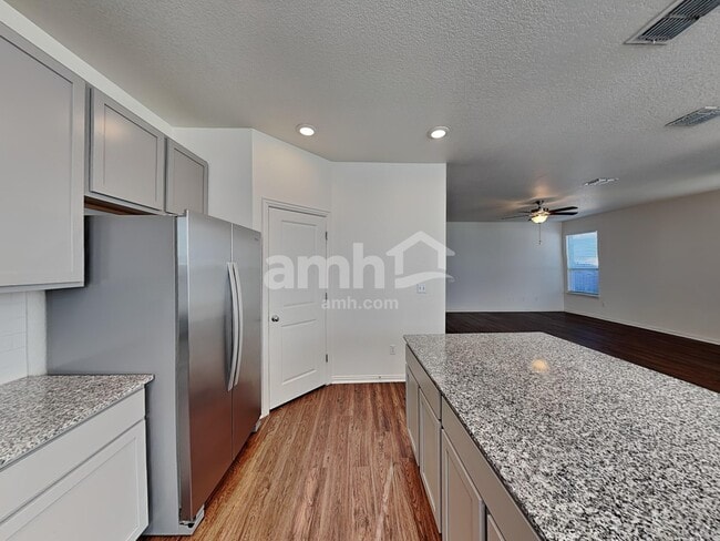 Photo - 2726 Wolfcreek