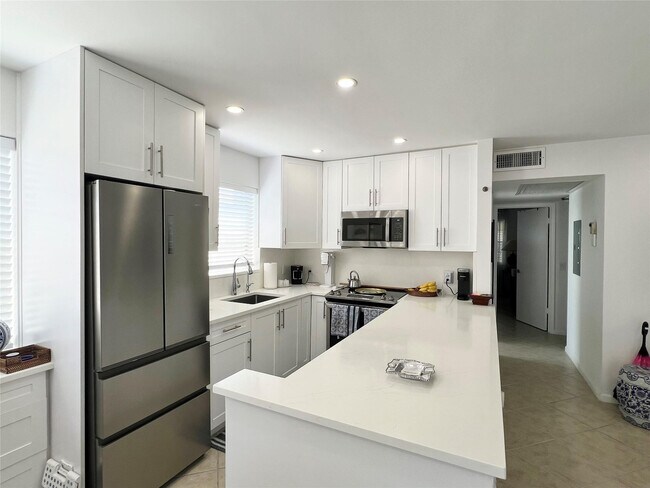 Building Photo - 531 Durham Cir Unit 548