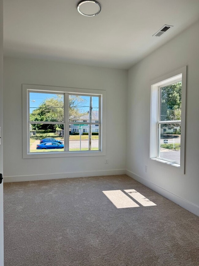 Photo - 1408 Sawyer Rd