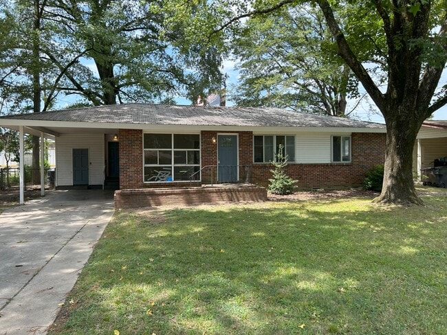 Photo - 1707 Buena Vista Cir SE House