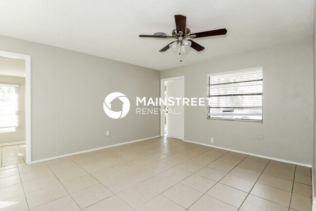 Photo - 3 Bedroom Pet-Friendly Home in St Petersburg, FL with Main Street Renewal