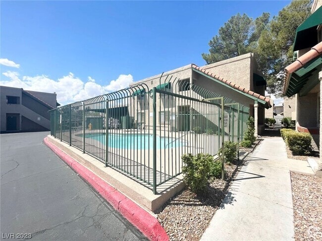 Building Photo - 6750 Del Rey Ave Rental