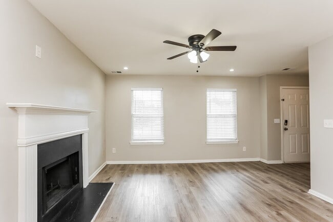 Photo - 4040 Brookfield Way