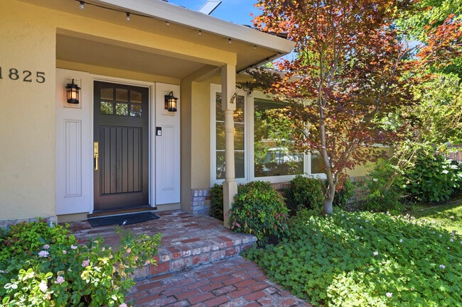 Photo - 1825 White Oak Dr